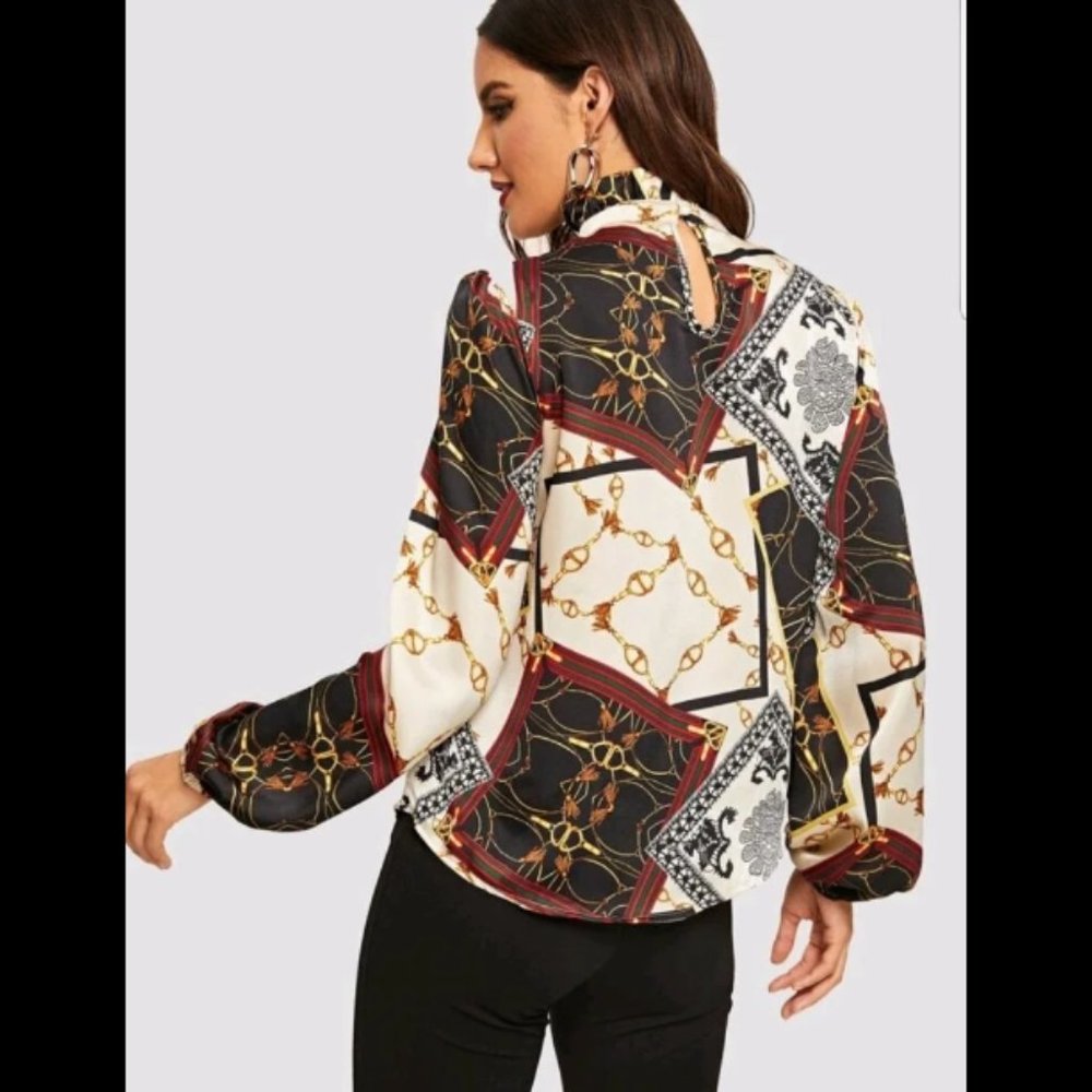 Stunning Blouse - Picture 4 of 4